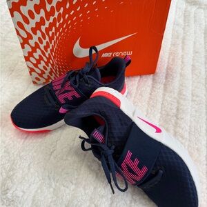 Brand New Nike Renew In Season TR9 Sneakers Size 6.5 Midnight Navy & Pink Blast
